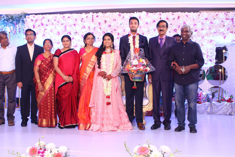 இயக்குநர்- நடிகர் மனோபாலா மகன் ஹரிஷ் - பிரியா திருமண வரவேற்பு: திரைநட்சத்திரங்கள் திரண்டு வந்து வாழ்த்து... புகைப்படத் தொகுப்பு இயக்குநர்- நடிகர் மனோபாலா மகன் ஹரிஷ் - பிரியா திருமண வரவேற்பு: திரைநட்சத்திரங்கள் திரண்டு வந்து வாழ்த்து... புகைப்படத் தொகுப்பு