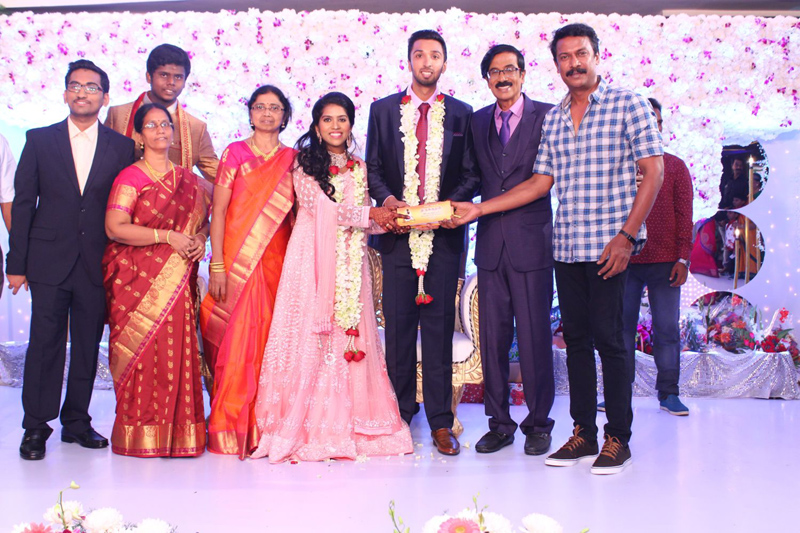 இயக்குநர்- நடிகர் மனோபாலா மகன் ஹரிஷ் - பிரியா திருமண வரவேற்பு: திரைநட்சத்திரங்கள் திரண்டு வந்து வாழ்த்து... புகைப்படத் தொகுப்பு இயக்குநர்- நடிகர் மனோபாலா மகன் ஹரிஷ் - பிரியா திருமண வரவேற்பு: திரைநட்சத்திரங்கள் திரண்டு வந்து வாழ்த்து... புகைப்படத் தொகுப்பு