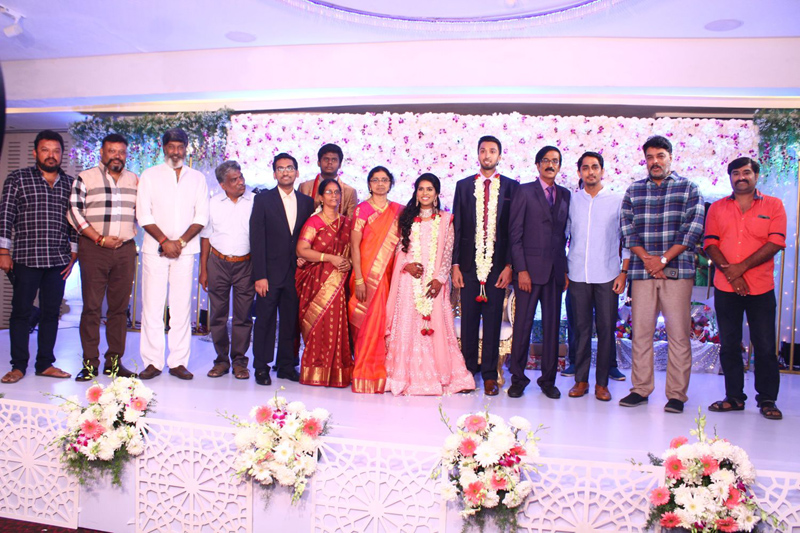 இயக்குநர்- நடிகர் மனோபாலா மகன் ஹரிஷ் - பிரியா திருமண வரவேற்பு: திரைநட்சத்திரங்கள் திரண்டு வந்து வாழ்த்து... புகைப்படத் தொகுப்பு இயக்குநர்- நடிகர் மனோபாலா மகன் ஹரிஷ் - பிரியா திருமண வரவேற்பு: திரைநட்சத்திரங்கள் திரண்டு வந்து வாழ்த்து... புகைப்படத் தொகுப்பு