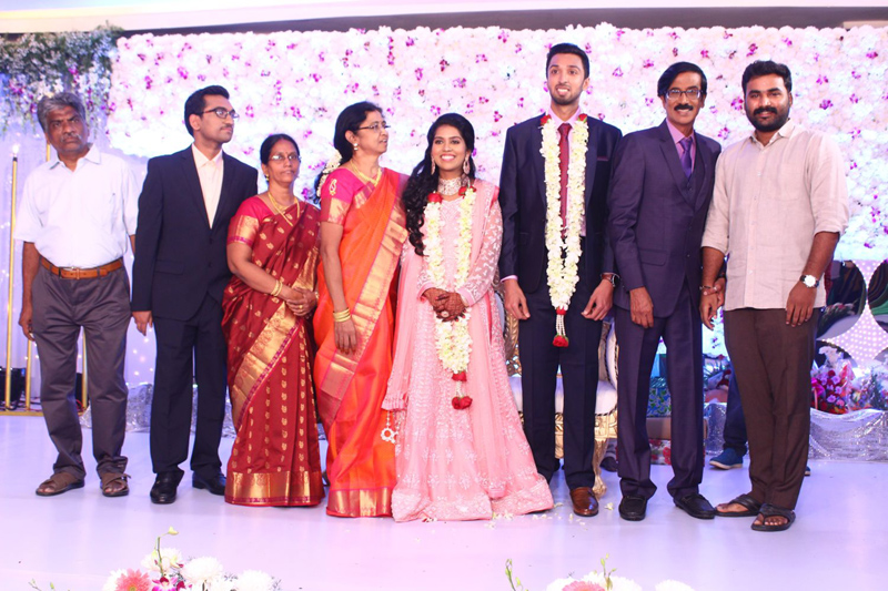 இயக்குநர்- நடிகர் மனோபாலா மகன் ஹரிஷ் - பிரியா திருமண வரவேற்பு: திரைநட்சத்திரங்கள் திரண்டு வந்து வாழ்த்து... புகைப்படத் தொகுப்பு இயக்குநர்- நடிகர் மனோபாலா மகன் ஹரிஷ் - பிரியா திருமண வரவேற்பு: திரைநட்சத்திரங்கள் திரண்டு வந்து வாழ்த்து... புகைப்படத் தொகுப்பு