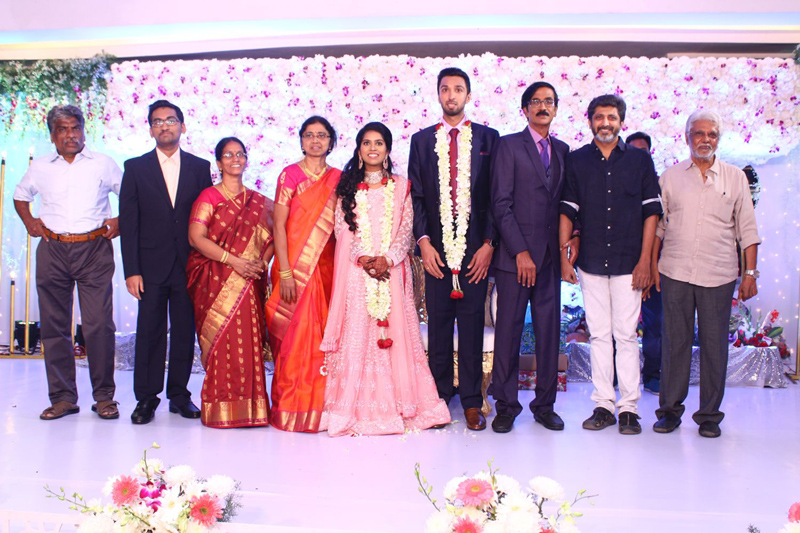 இயக்குநர்- நடிகர் மனோபாலா மகன் ஹரிஷ் - பிரியா திருமண வரவேற்பு: திரைநட்சத்திரங்கள் திரண்டு வந்து வாழ்த்து... புகைப்படத் தொகுப்பு இயக்குநர்- நடிகர் மனோபாலா மகன் ஹரிஷ் - பிரியா திருமண வரவேற்பு: திரைநட்சத்திரங்கள் திரண்டு வந்து வாழ்த்து... புகைப்படத் தொகுப்பு