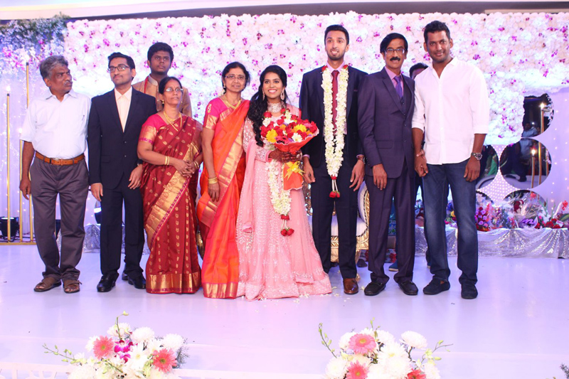 இயக்குநர்- நடிகர் மனோபாலா மகன் ஹரிஷ் - பிரியா திருமண வரவேற்பு: திரைநட்சத்திரங்கள் திரண்டு வந்து வாழ்த்து... புகைப்படத் தொகுப்பு இயக்குநர்- நடிகர் மனோபாலா மகன் ஹரிஷ் - பிரியா திருமண வரவேற்பு: திரைநட்சத்திரங்கள் திரண்டு வந்து வாழ்த்து... புகைப்படத் தொகுப்பு