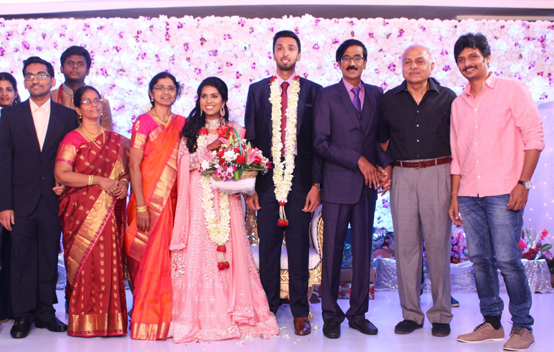 இயக்குநர்- நடிகர் மனோபாலா மகன் ஹரிஷ் - பிரியா திருமண வரவேற்பு: திரைநட்சத்திரங்கள் திரண்டு வந்து வாழ்த்து... புகைப்படத் தொகுப்பு இயக்குநர்- நடிகர் மனோபாலா மகன் ஹரிஷ் - பிரியா திருமண வரவேற்பு: திரைநட்சத்திரங்கள் திரண்டு வந்து வாழ்த்து... புகைப்படத் தொகுப்பு