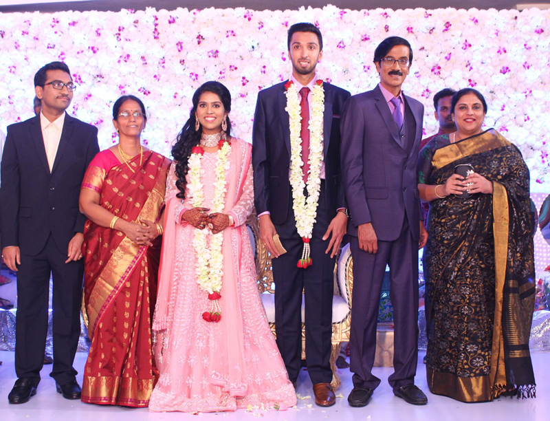 இயக்குநர்- நடிகர் மனோபாலா மகன் ஹரிஷ் - பிரியா திருமண வரவேற்பு: திரைநட்சத்திரங்கள் திரண்டு வந்து வாழ்த்து... புகைப்படத் தொகுப்பு இயக்குநர்- நடிகர் மனோபாலா மகன் ஹரிஷ் - பிரியா திருமண வரவேற்பு: திரைநட்சத்திரங்கள் திரண்டு வந்து வாழ்த்து... புகைப்படத் தொகுப்பு