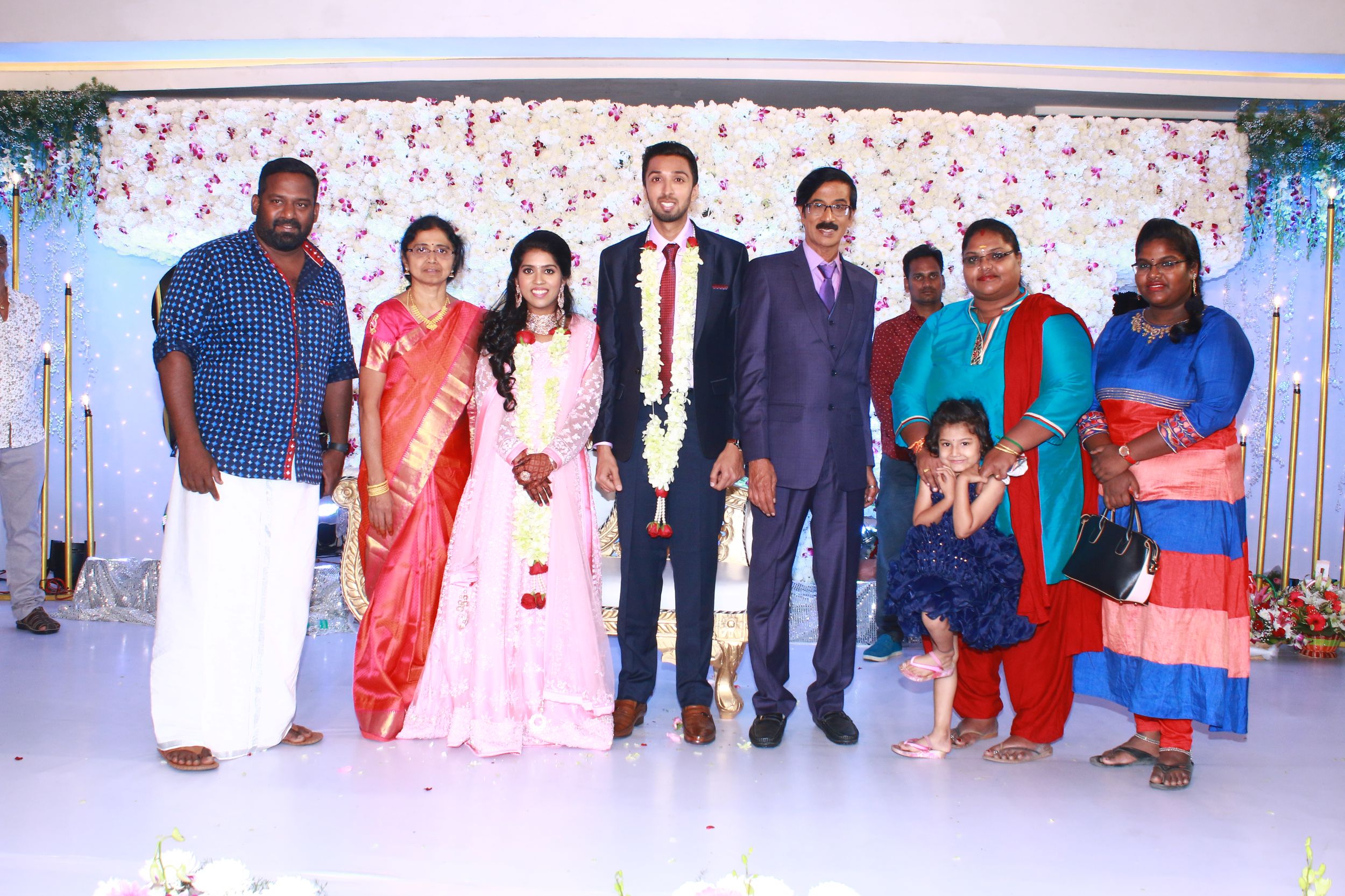 இயக்குநர்- நடிகர் மனோபாலா மகன் ஹரிஷ் - பிரியா திருமண வரவேற்பு: திரைநட்சத்திரங்கள் திரண்டு வந்து வாழ்த்து... புகைப்படத் தொகுப்பு இயக்குநர்- நடிகர் மனோபாலா மகன் ஹரிஷ் - பிரியா திருமண வரவேற்பு: திரைநட்சத்திரங்கள் திரண்டு வந்து வாழ்த்து... புகைப்படத் தொகுப்பு