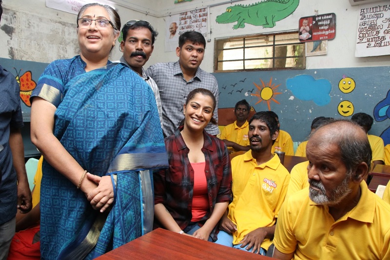 நடிகை வரலட்சுமி தனது சேவ் சக்தி தன்னார்வலர்களுடன் இணைந்து உறுப்புதானம் செய்த நிகழ்ச்சி நடிகை வரலட்சுமி தனது சேவ் சக்தி தன்னார்வலர்களுடன் இணைந்து உறுப்புதானம் செய்த நிகழ்ச்சி