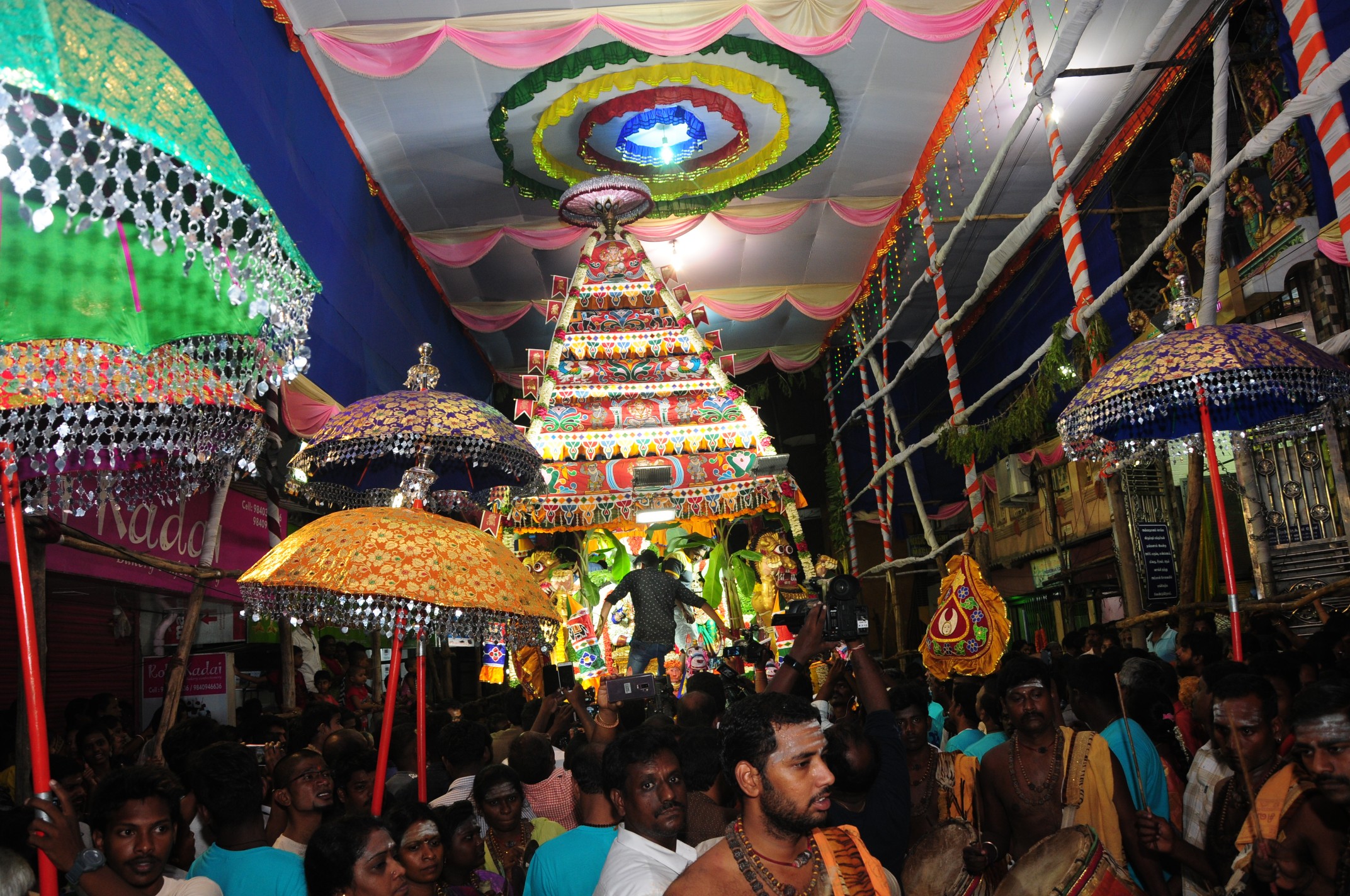’ஒரு பக்கம் அழுகுரல்... ஒரு பக்கம் கொண்டாட்டம்’ - மயான சூறைத் திருவிழா ’ஒரு பக்கம் அழுகுரல்... ஒரு பக்கம் கொண்டாட்டம்’ - மயான சூறைத் திருவிழா