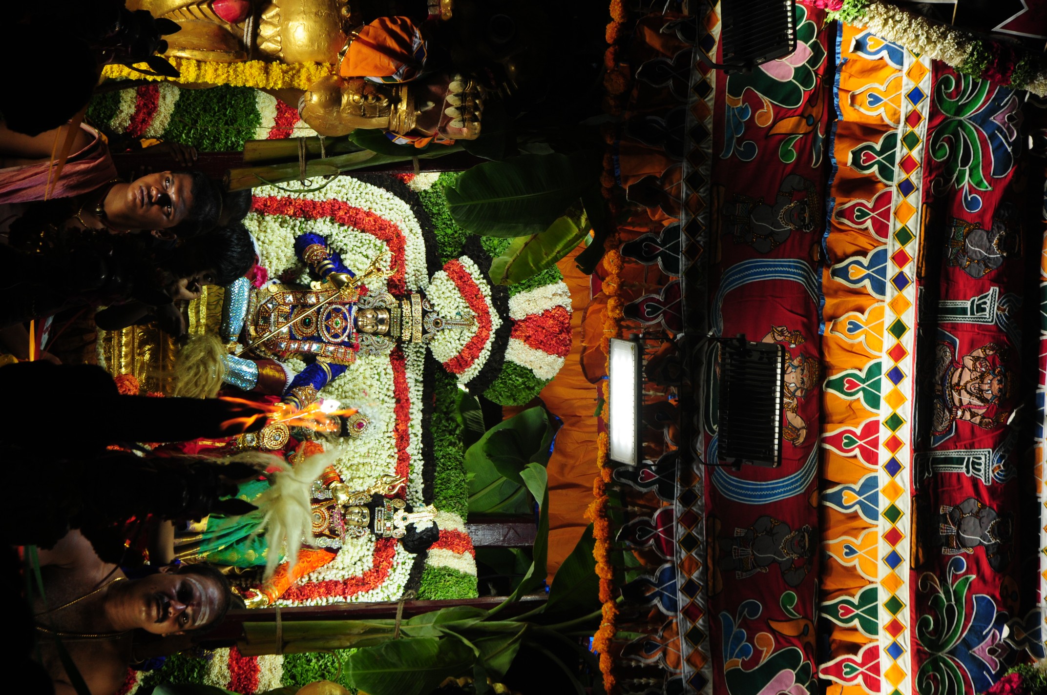 ’ஒரு பக்கம் அழுகுரல்... ஒரு பக்கம் கொண்டாட்டம்’ - மயான சூறைத் திருவிழா ’ஒரு பக்கம் அழுகுரல்... ஒரு பக்கம் கொண்டாட்டம்’ - மயான சூறைத் திருவிழா