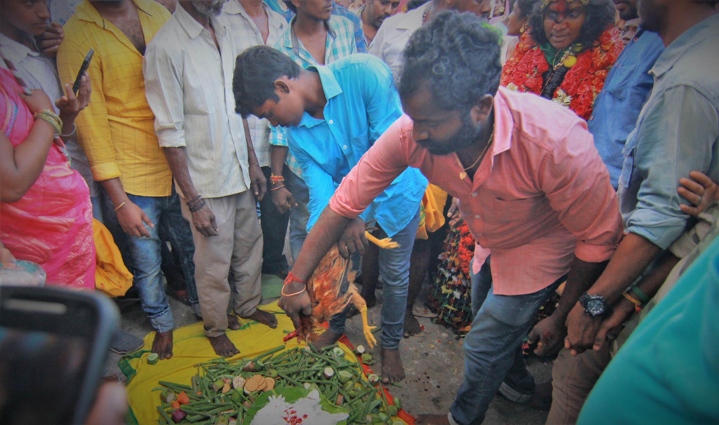 ’ஒரு பக்கம் அழுகுரல்... ஒரு பக்கம் கொண்டாட்டம்’ - மயான சூறைத் திருவிழா ’ஒரு பக்கம் அழுகுரல்... ஒரு பக்கம் கொண்டாட்டம்’ - மயான சூறைத் திருவிழா