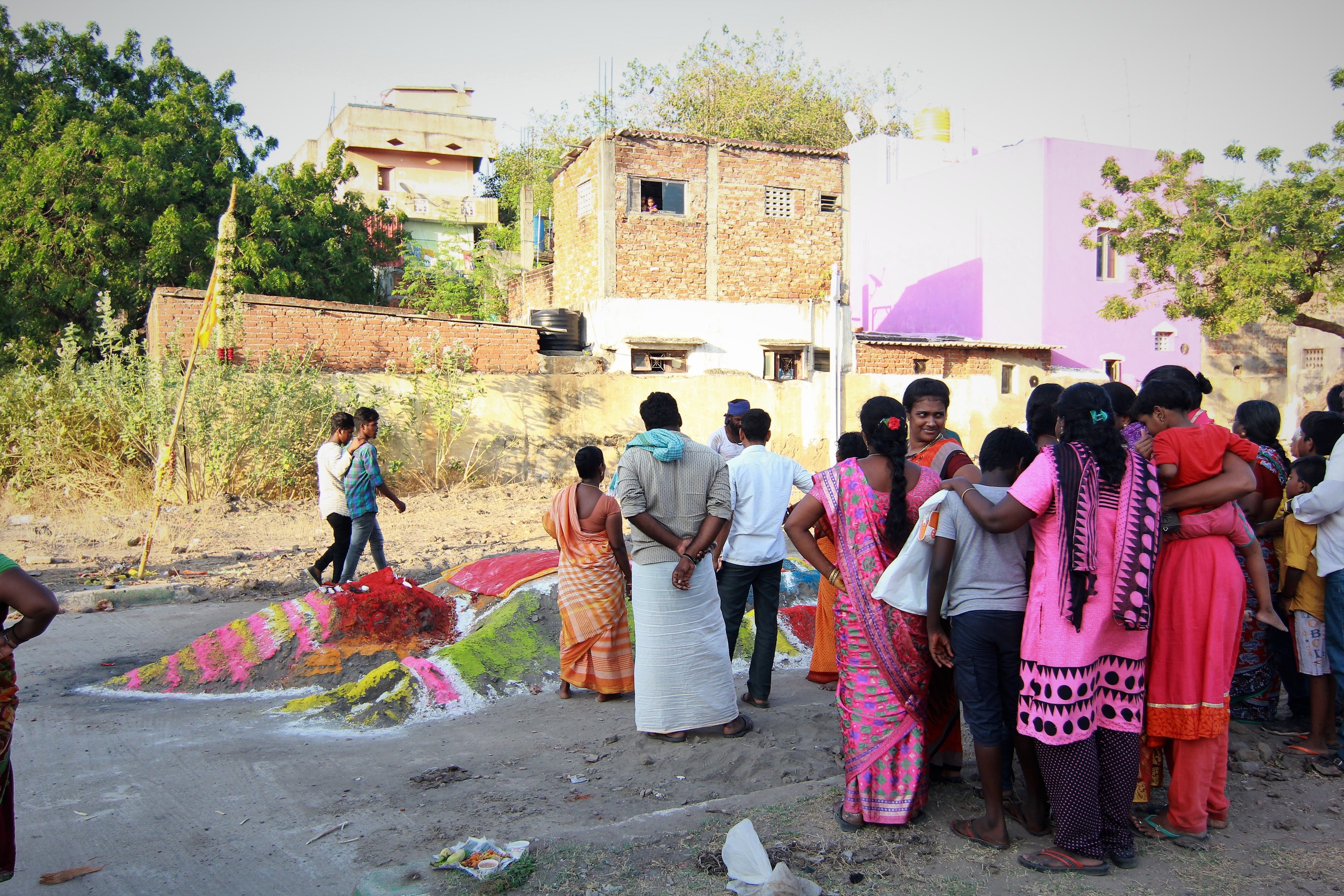 ’ஒரு பக்கம் அழுகுரல்... ஒரு பக்கம் கொண்டாட்டம்’ - மயான சூறைத் திருவிழா ’ஒரு பக்கம் அழுகுரல்... ஒரு பக்கம் கொண்டாட்டம்’ - மயான சூறைத் திருவிழா