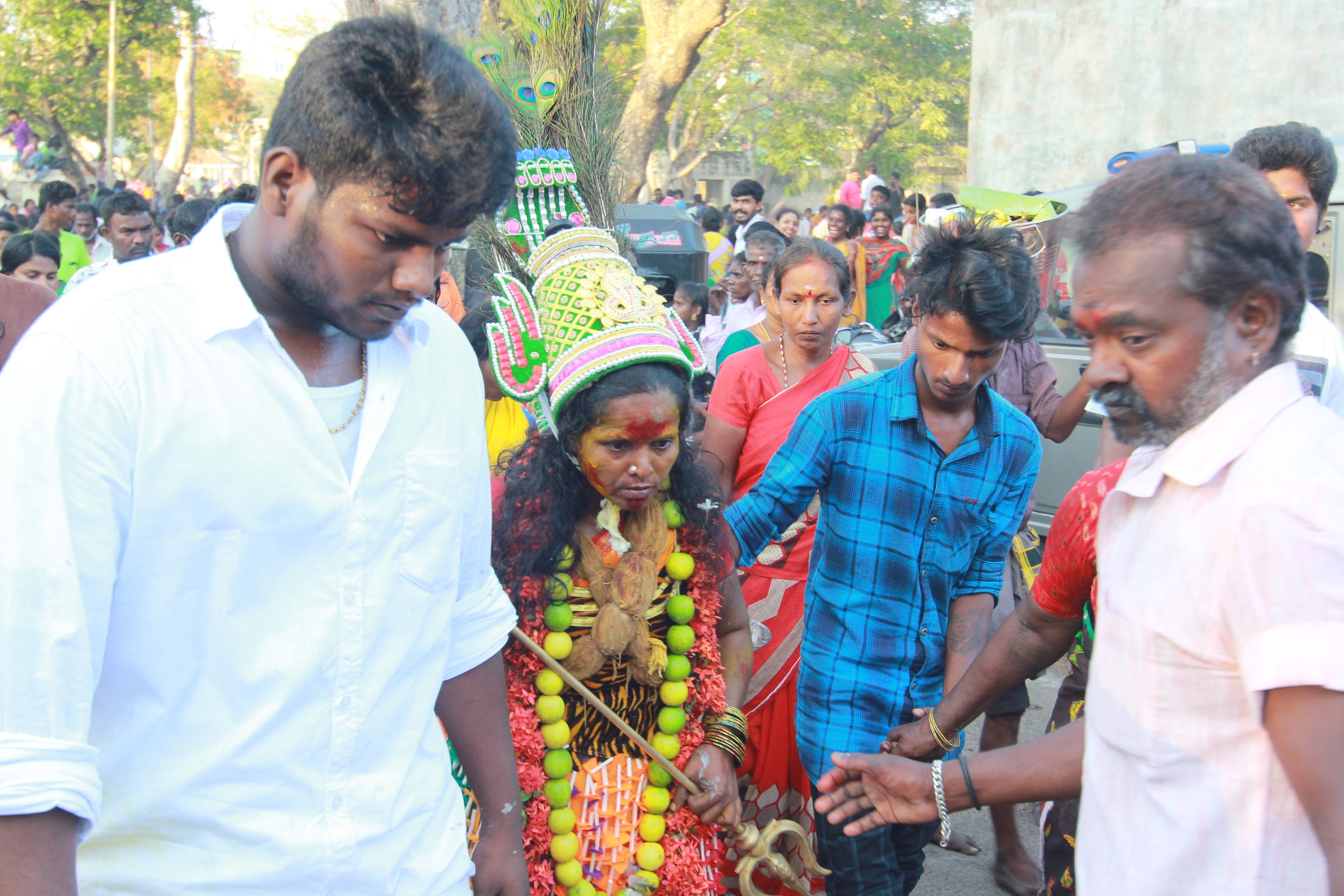 ’ஒரு பக்கம் அழுகுரல்... ஒரு பக்கம் கொண்டாட்டம்’ - மயான சூறைத் திருவிழா ’ஒரு பக்கம் அழுகுரல்... ஒரு பக்கம் கொண்டாட்டம்’ - மயான சூறைத் திருவிழா