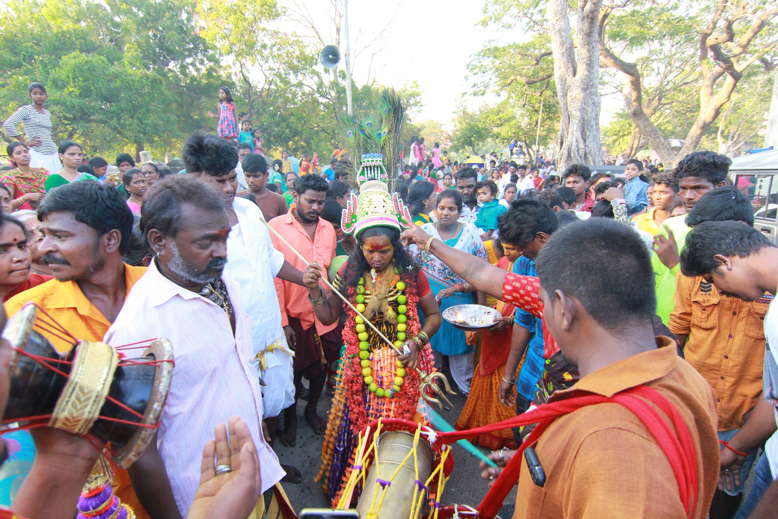 ’ஒரு பக்கம் அழுகுரல்... ஒரு பக்கம் கொண்டாட்டம்’ - மயான சூறைத் திருவிழா ’ஒரு பக்கம் அழுகுரல்... ஒரு பக்கம் கொண்டாட்டம்’ - மயான சூறைத் திருவிழா