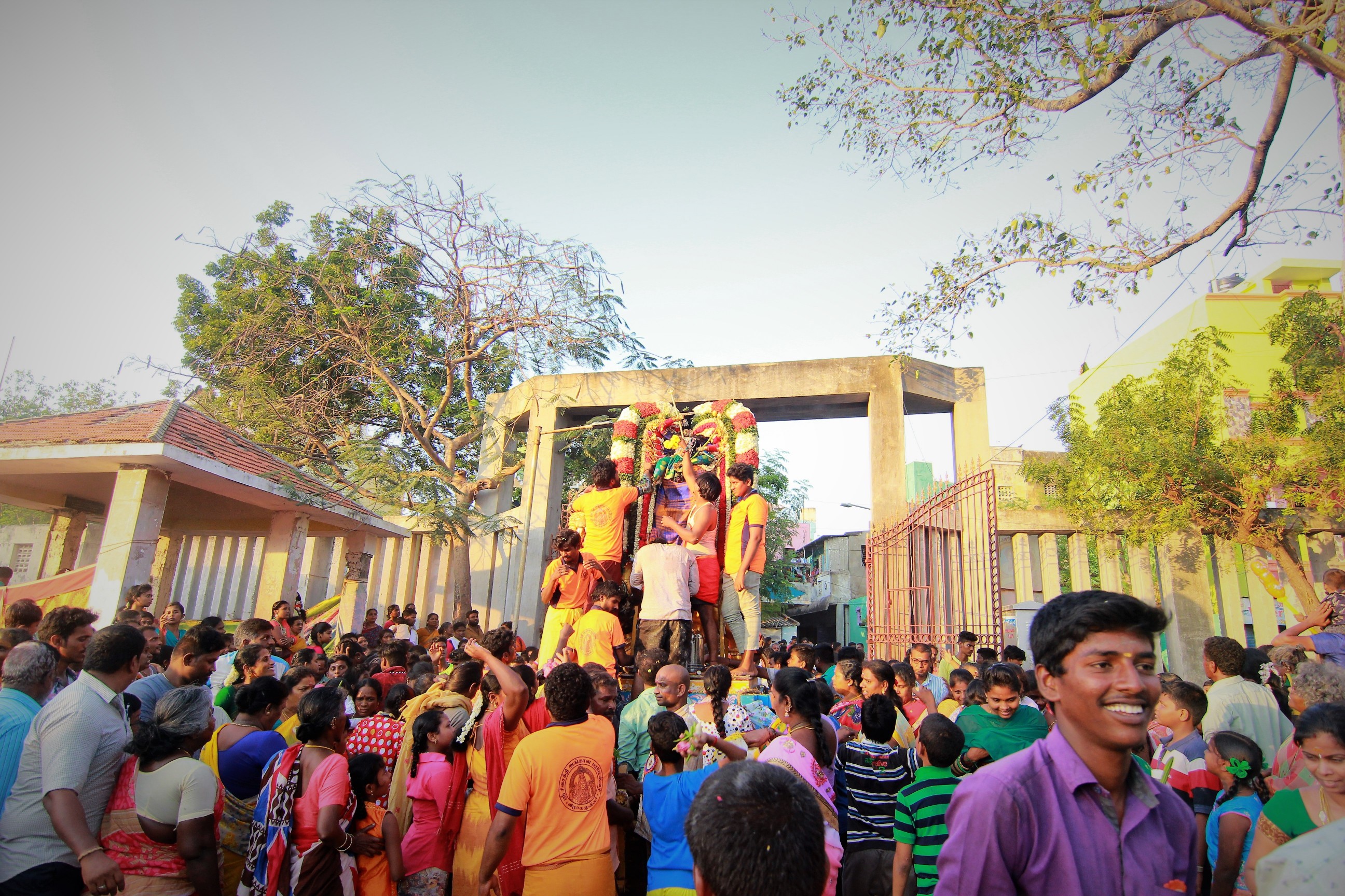 ’ஒரு பக்கம் அழுகுரல்... ஒரு பக்கம் கொண்டாட்டம்’ - மயான சூறைத் திருவிழா ’ஒரு பக்கம் அழுகுரல்... ஒரு பக்கம் கொண்டாட்டம்’ - மயான சூறைத் திருவிழா