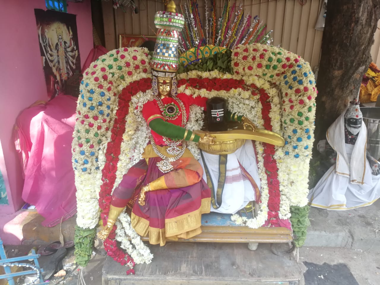 ’ஒரு பக்கம் அழுகுரல்... ஒரு பக்கம் கொண்டாட்டம்’ - மயான சூறைத் திருவிழா ’ஒரு பக்கம் அழுகுரல்... ஒரு பக்கம் கொண்டாட்டம்’ - மயான சூறைத் திருவிழா