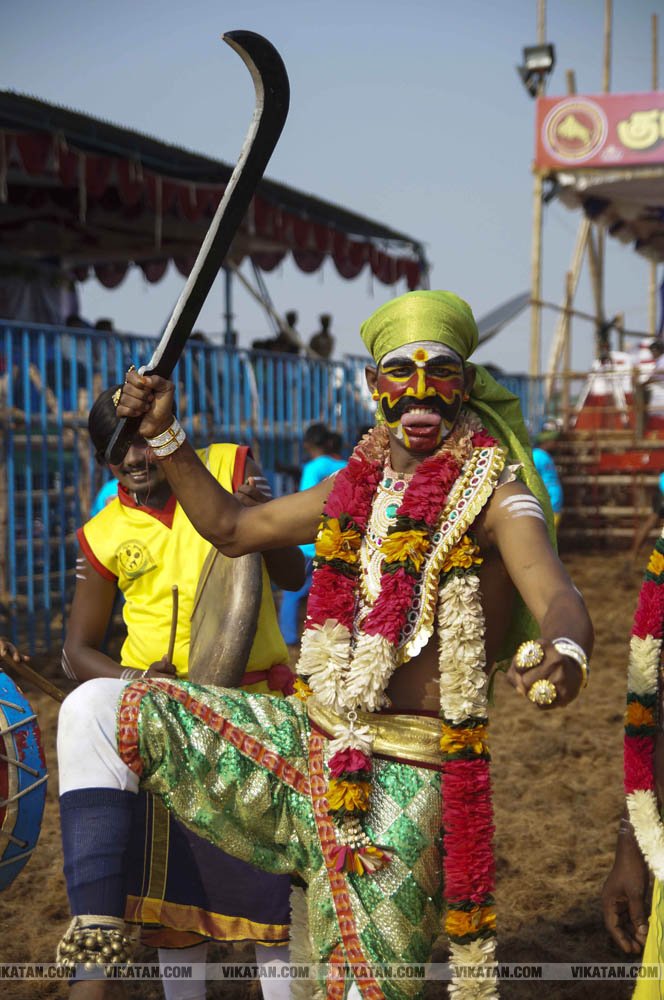 மகாசிவராத்திரியை முன்னிட்டு குமாரபாளையத்தில் நடைபெற்ற ஜல்லிக்கட்டுப் போட்டி! படங்கள்: சுபாஷ் ம நா மகாசிவராத்திரியை முன்னிட்டு குமாரபாளையத்தில் நடைபெற்ற ஜல்லிக்கட்டுப் போட்டி! படங்கள்: சுபாஷ் ம நா