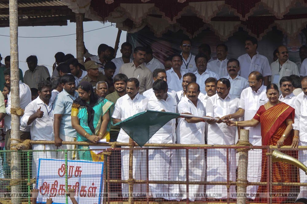மகாசிவராத்திரியை முன்னிட்டு குமாரபாளையத்தில் நடைபெற்ற ஜல்லிக்கட்டுப் போட்டி! படங்கள்: சுபாஷ் ம நா மகாசிவராத்திரியை முன்னிட்டு குமாரபாளையத்தில் நடைபெற்ற ஜல்லிக்கட்டுப் போட்டி! படங்கள்: சுபாஷ் ம நா