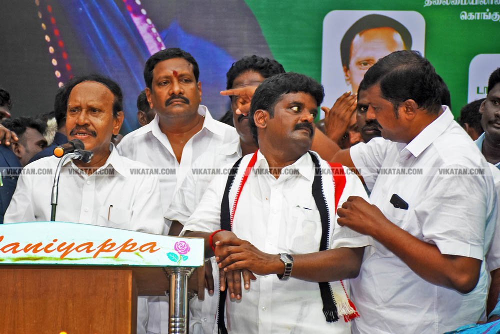 வேண்டுதல், பிரசாரம் முதல் வேட்புமனுத் தாக்கல் வரை.... கலகல எலெக்ஷன் போட்டோ கலெக்ஷன்ஸ்! வேண்டுதல், பிரசாரம் முதல் வேட்புமனுத் தாக்கல் வரை.... கலகல எலெக்ஷன் போட்டோ கலெக்ஷன்ஸ்!