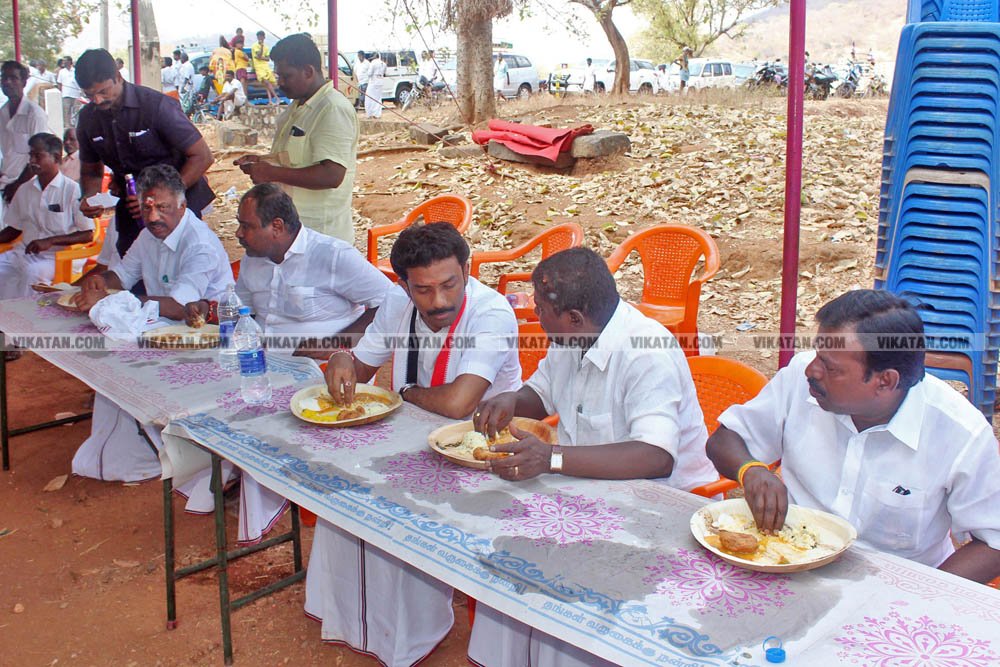 வேண்டுதல், பிரசாரம் முதல் வேட்புமனுத் தாக்கல் வரை.... கலகல எலெக்ஷன் போட்டோ கலெக்ஷன்ஸ்! வேண்டுதல், பிரசாரம் முதல் வேட்புமனுத் தாக்கல் வரை.... கலகல எலெக்ஷன் போட்டோ கலெக்ஷன்ஸ்!