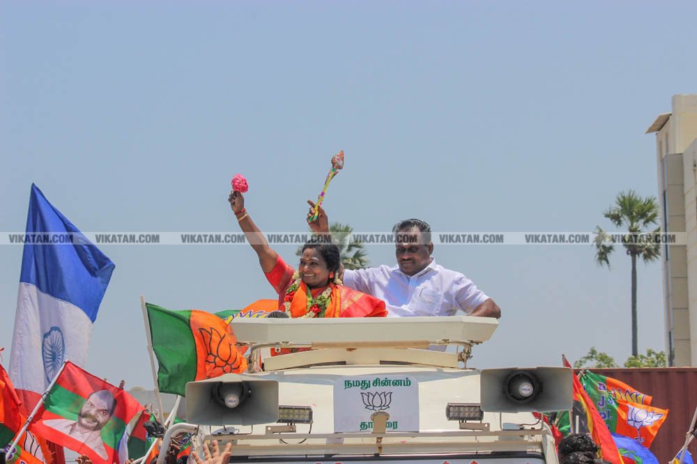 வேண்டுதல், பிரசாரம் முதல் வேட்புமனுத் தாக்கல் வரை.... கலகல எலெக்ஷன் போட்டோ கலெக்ஷன்ஸ்! வேண்டுதல், பிரசாரம் முதல் வேட்புமனுத் தாக்கல் வரை.... கலகல எலெக்ஷன் போட்டோ கலெக்ஷன்ஸ்!