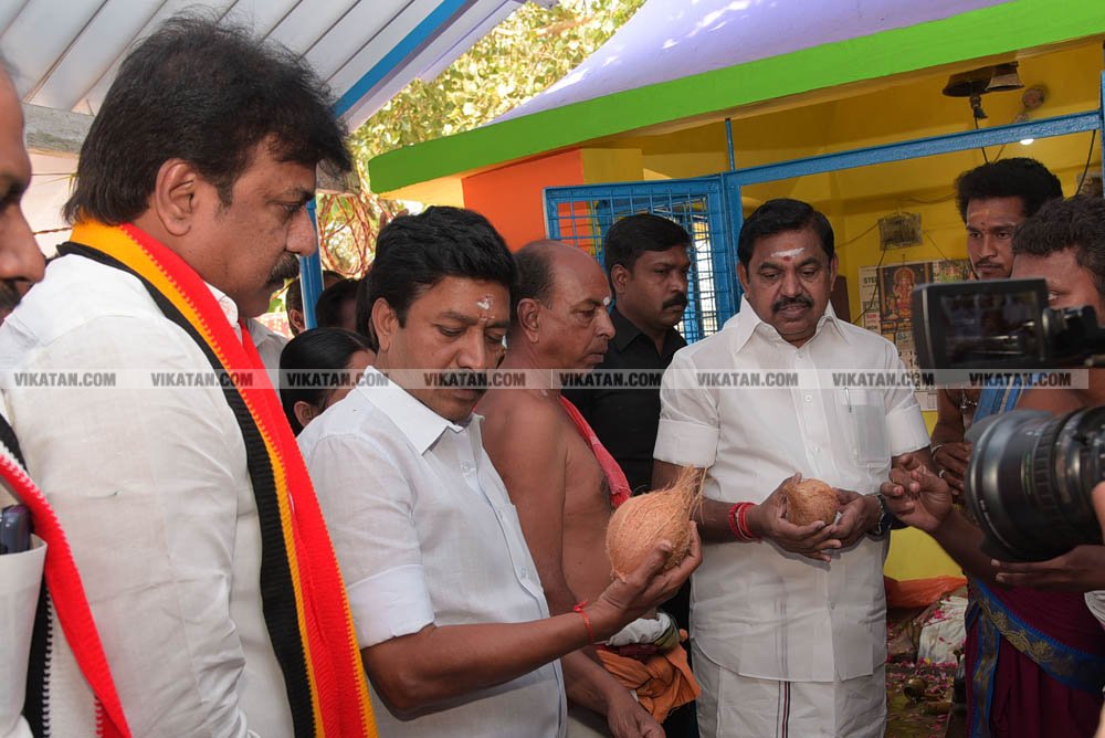 வேண்டுதல், பிரசாரம் முதல் வேட்புமனுத் தாக்கல் வரை.... கலகல எலெக்ஷன் போட்டோ கலெக்ஷன்ஸ்! வேண்டுதல், பிரசாரம் முதல் வேட்புமனுத் தாக்கல் வரை.... கலகல எலெக்ஷன் போட்டோ கலெக்ஷன்ஸ்!