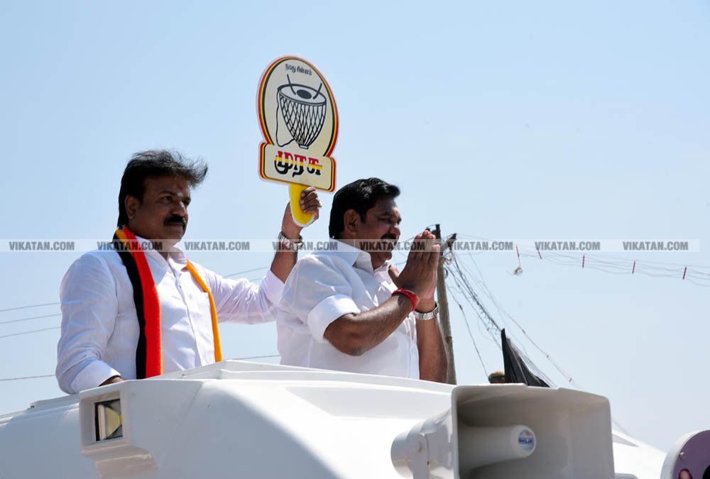 வேண்டுதல், பிரசாரம் முதல் வேட்புமனுத் தாக்கல் வரை.... கலகல எலெக்ஷன் போட்டோ கலெக்ஷன்ஸ்! வேண்டுதல், பிரசாரம் முதல் வேட்புமனுத் தாக்கல் வரை.... கலகல எலெக்ஷன் போட்டோ கலெக்ஷன்ஸ்!