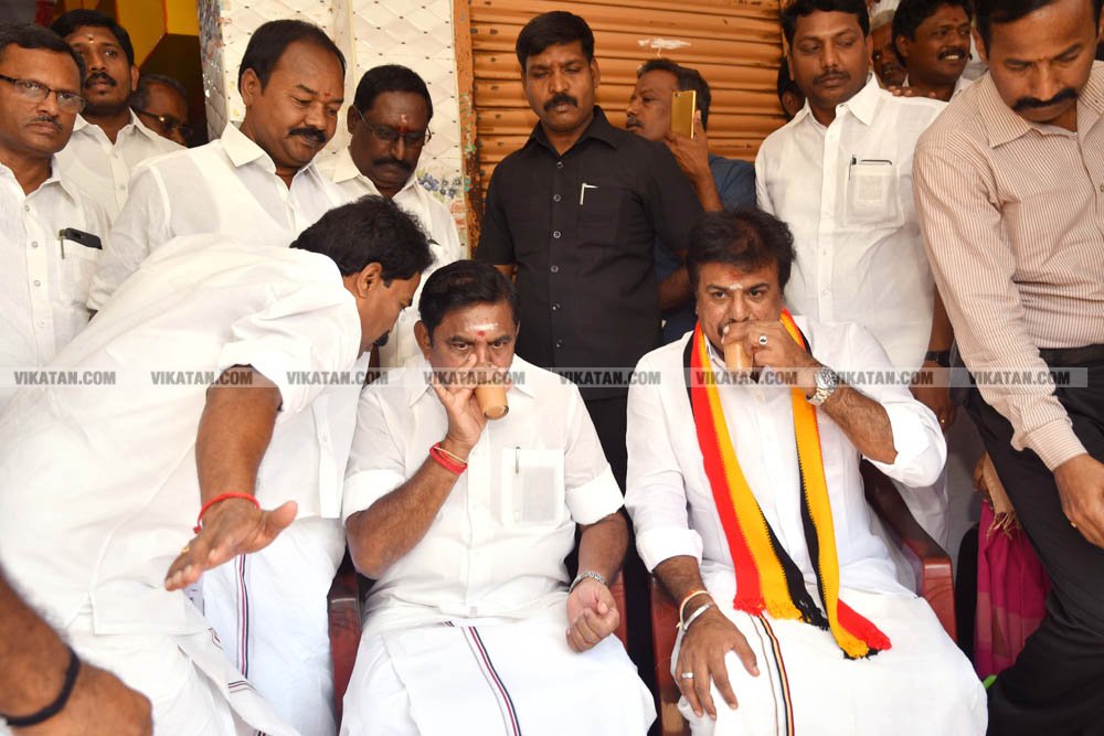 வேண்டுதல், பிரசாரம் முதல் வேட்புமனுத் தாக்கல் வரை.... கலகல எலெக்ஷன் போட்டோ கலெக்ஷன்ஸ்! வேண்டுதல், பிரசாரம் முதல் வேட்புமனுத் தாக்கல் வரை.... கலகல எலெக்ஷன் போட்டோ கலெக்ஷன்ஸ்!