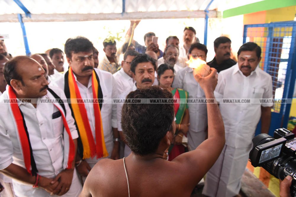 வேண்டுதல், பிரசாரம் முதல் வேட்புமனுத் தாக்கல் வரை.... கலகல எலெக்ஷன் போட்டோ கலெக்ஷன்ஸ்! வேண்டுதல், பிரசாரம் முதல் வேட்புமனுத் தாக்கல் வரை.... கலகல எலெக்ஷன் போட்டோ கலெக்ஷன்ஸ்!
