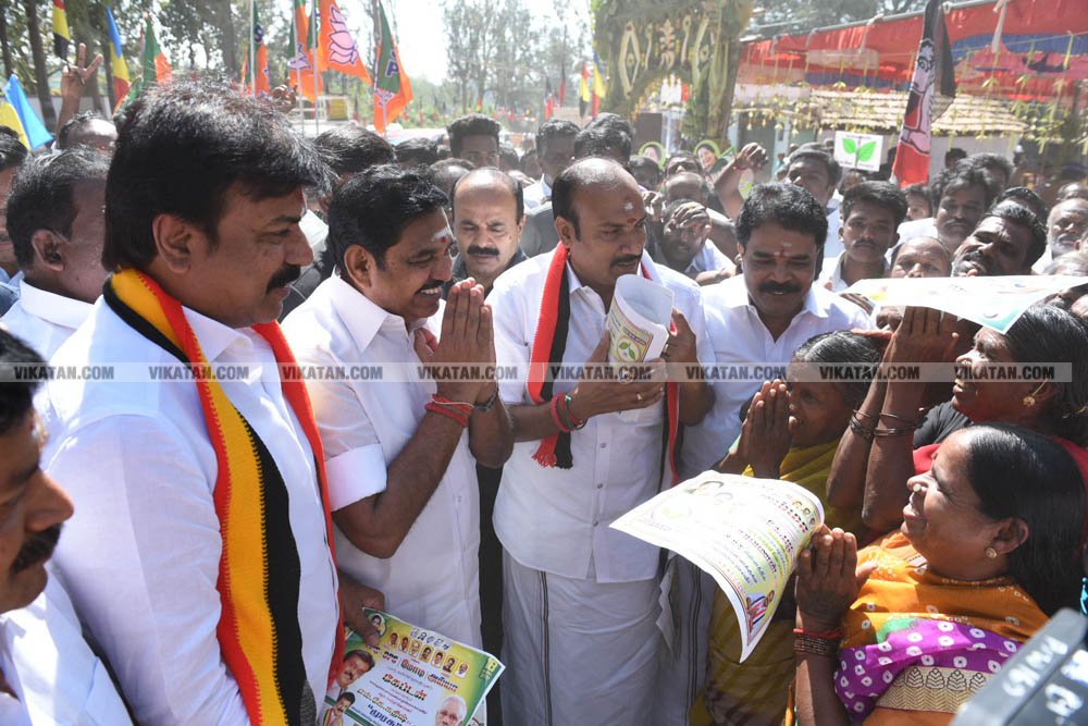 வேண்டுதல், பிரசாரம் முதல் வேட்புமனுத் தாக்கல் வரை.... கலகல எலெக்ஷன் போட்டோ கலெக்ஷன்ஸ்! வேண்டுதல், பிரசாரம் முதல் வேட்புமனுத் தாக்கல் வரை.... கலகல எலெக்ஷன் போட்டோ கலெக்ஷன்ஸ்!