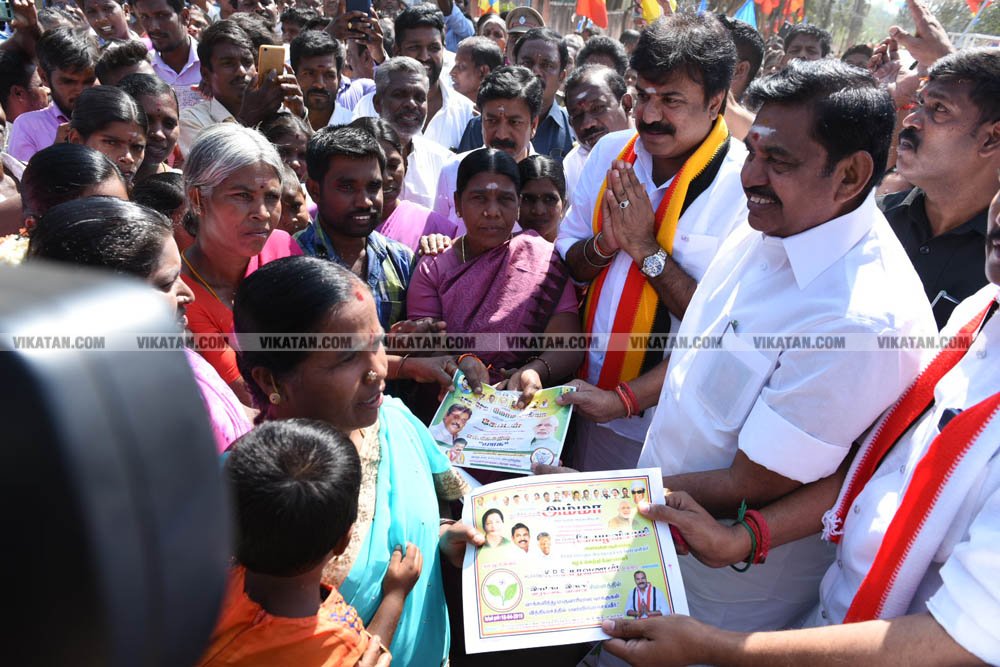 வேண்டுதல், பிரசாரம் முதல் வேட்புமனுத் தாக்கல் வரை.... கலகல எலெக்ஷன் போட்டோ கலெக்ஷன்ஸ்! வேண்டுதல், பிரசாரம் முதல் வேட்புமனுத் தாக்கல் வரை.... கலகல எலெக்ஷன் போட்டோ கலெக்ஷன்ஸ்!