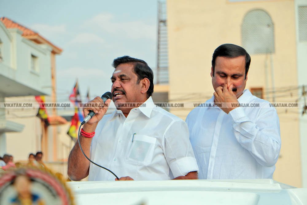 வேண்டுதல், பிரசாரம் முதல் வேட்புமனுத் தாக்கல் வரை.... கலகல எலெக்ஷன் போட்டோ கலெக்ஷன்ஸ்! வேண்டுதல், பிரசாரம் முதல் வேட்புமனுத் தாக்கல் வரை.... கலகல எலெக்ஷன் போட்டோ கலெக்ஷன்ஸ்!