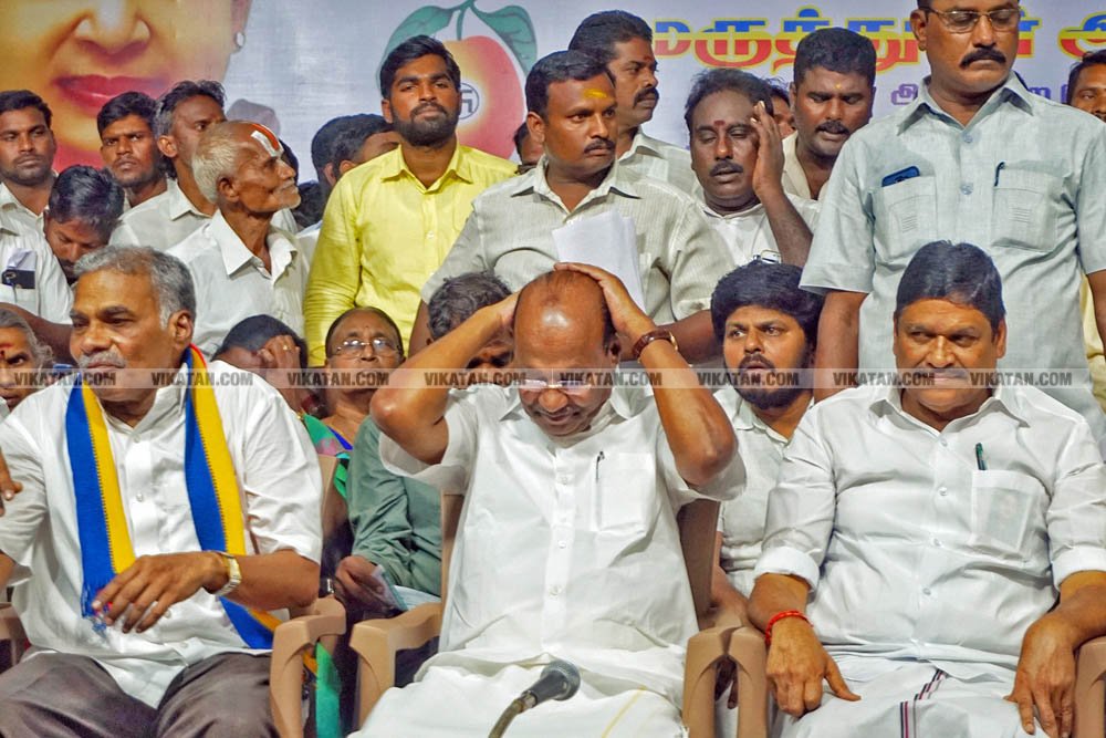 வேண்டுதல், பிரசாரம் முதல் வேட்புமனுத் தாக்கல் வரை.... கலகல எலெக்ஷன் போட்டோ கலெக்ஷன்ஸ்! வேண்டுதல், பிரசாரம் முதல் வேட்புமனுத் தாக்கல் வரை.... கலகல எலெக்ஷன் போட்டோ கலெக்ஷன்ஸ்!