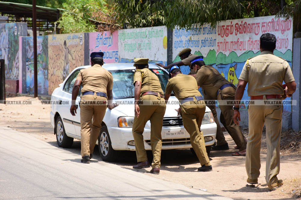 வேண்டுதல், பிரசாரம் முதல் வேட்புமனுத் தாக்கல் வரை.... கலகல எலெக்ஷன் போட்டோ கலெக்ஷன்ஸ்! வேண்டுதல், பிரசாரம் முதல் வேட்புமனுத் தாக்கல் வரை.... கலகல எலெக்ஷன் போட்டோ கலெக்ஷன்ஸ்!