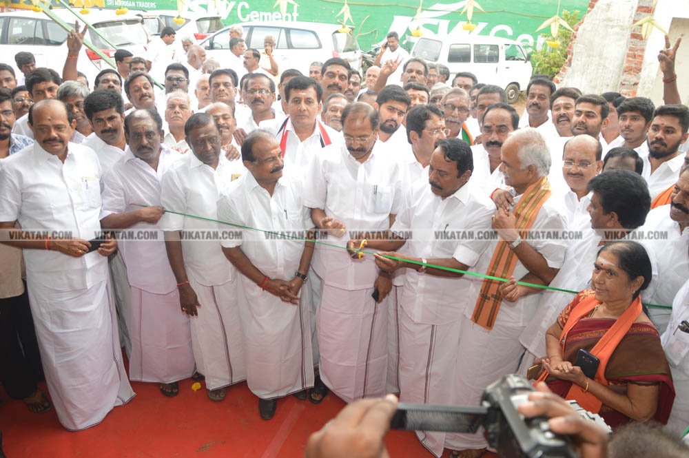 வேண்டுதல், பிரசாரம் முதல் வேட்புமனுத் தாக்கல் வரை.... கலகல எலெக்ஷன் போட்டோ கலெக்ஷன்ஸ்! வேண்டுதல், பிரசாரம் முதல் வேட்புமனுத் தாக்கல் வரை.... கலகல எலெக்ஷன் போட்டோ கலெக்ஷன்ஸ்!