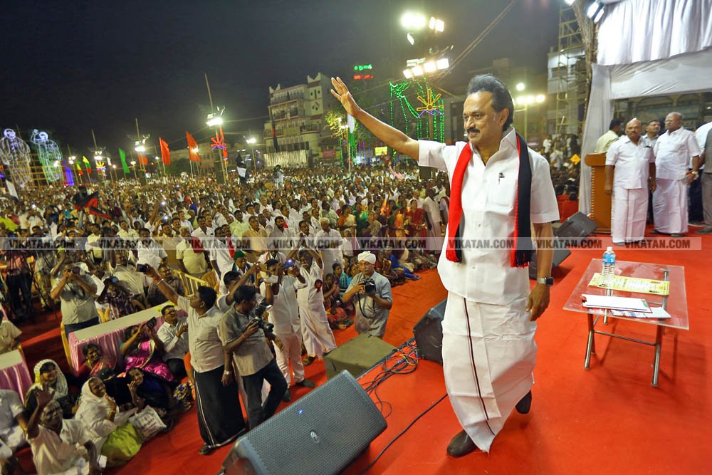 வேண்டுதல், பிரசாரம் முதல் வேட்புமனுத் தாக்கல் வரை.... கலகல எலெக்ஷன் போட்டோ கலெக்ஷன்ஸ்! வேண்டுதல், பிரசாரம் முதல் வேட்புமனுத் தாக்கல் வரை.... கலகல எலெக்ஷன் போட்டோ கலெக்ஷன்ஸ்!