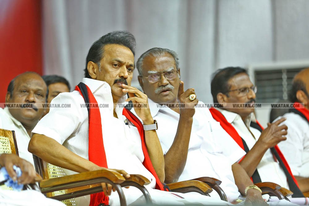 வேண்டுதல், பிரசாரம் முதல் வேட்புமனுத் தாக்கல் வரை.... கலகல எலெக்ஷன் போட்டோ கலெக்ஷன்ஸ்! வேண்டுதல், பிரசாரம் முதல் வேட்புமனுத் தாக்கல் வரை.... கலகல எலெக்ஷன் போட்டோ கலெக்ஷன்ஸ்!