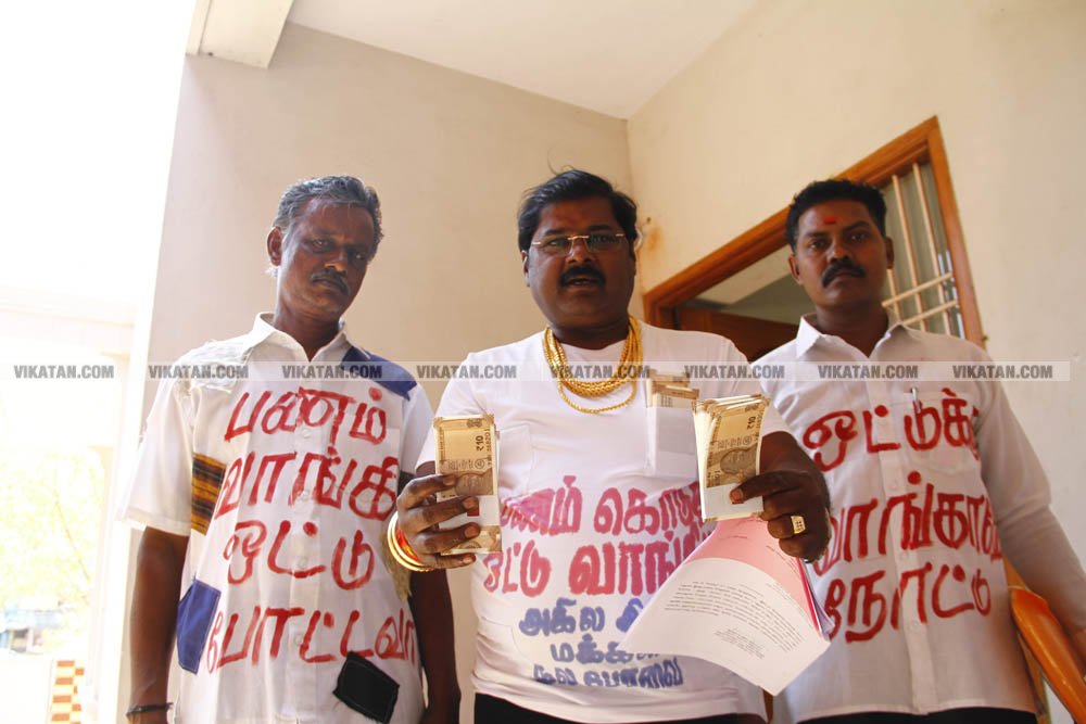 வேண்டுதல், பிரசாரம் முதல் வேட்புமனுத் தாக்கல் வரை.... கலகல எலெக்ஷன் போட்டோ கலெக்ஷன்ஸ்! வேண்டுதல், பிரசாரம் முதல் வேட்புமனுத் தாக்கல் வரை.... கலகல எலெக்ஷன் போட்டோ கலெக்ஷன்ஸ்!