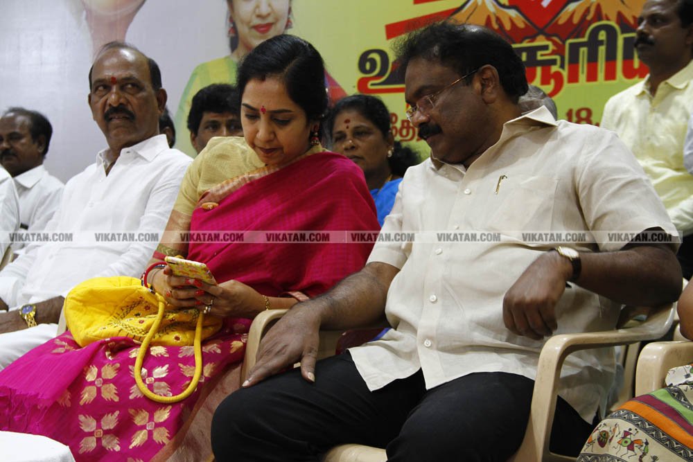 வேண்டுதல், பிரசாரம் முதல் வேட்புமனுத் தாக்கல் வரை.... கலகல எலெக்ஷன் போட்டோ கலெக்ஷன்ஸ்! வேண்டுதல், பிரசாரம் முதல் வேட்புமனுத் தாக்கல் வரை.... கலகல எலெக்ஷன் போட்டோ கலெக்ஷன்ஸ்!