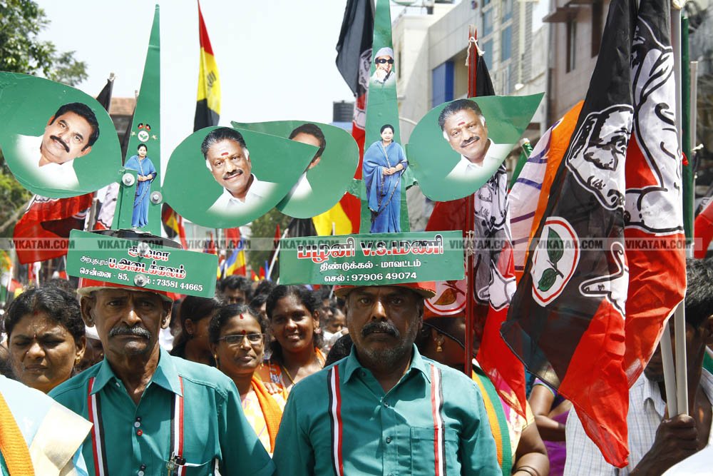 வேண்டுதல், பிரசாரம் முதல் வேட்புமனுத் தாக்கல் வரை.... கலகல எலெக்ஷன் போட்டோ கலெக்ஷன்ஸ்! வேண்டுதல், பிரசாரம் முதல் வேட்புமனுத் தாக்கல் வரை.... கலகல எலெக்ஷன் போட்டோ கலெக்ஷன்ஸ்!