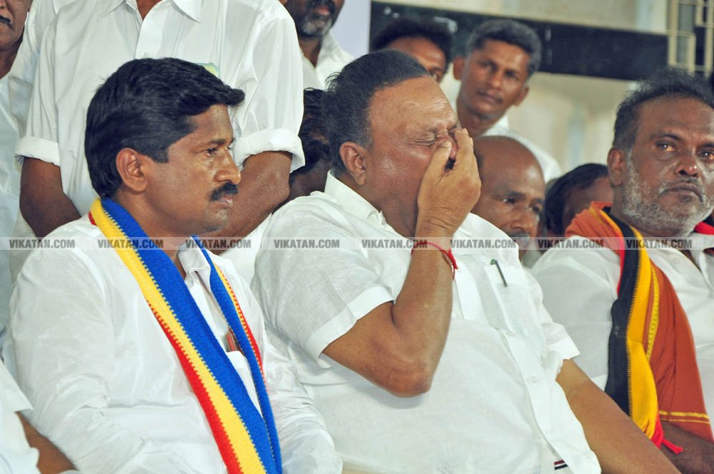 வேண்டுதல், பிரசாரம் முதல் வேட்புமனுத் தாக்கல் வரை.... கலகல எலெக்ஷன் போட்டோ கலெக்ஷன்ஸ்! வேண்டுதல், பிரசாரம் முதல் வேட்புமனுத் தாக்கல் வரை.... கலகல எலெக்ஷன் போட்டோ கலெக்ஷன்ஸ்!