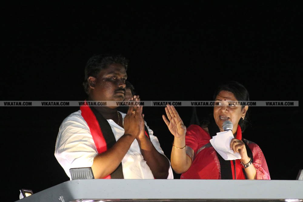 வேண்டுதல், பிரசாரம் முதல் வேட்புமனுத் தாக்கல் வரை.... கலகல எலெக்ஷன் போட்டோ கலெக்ஷன்ஸ்! வேண்டுதல், பிரசாரம் முதல் வேட்புமனுத் தாக்கல் வரை.... கலகல எலெக்ஷன் போட்டோ கலெக்ஷன்ஸ்!