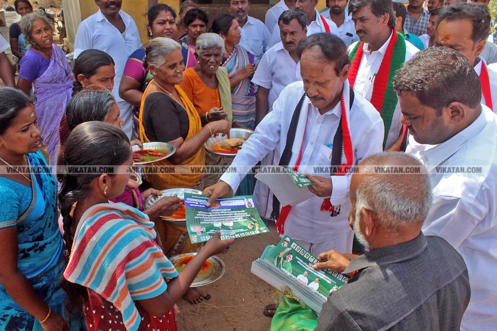வேண்டுதல், பிரசாரம் முதல் வேட்புமனுத் தாக்கல் வரை.... கலகல எலெக்ஷன் போட்டோ கலெக்ஷன்ஸ்! வேண்டுதல், பிரசாரம் முதல் வேட்புமனுத் தாக்கல் வரை.... கலகல எலெக்ஷன் போட்டோ கலெக்ஷன்ஸ்!