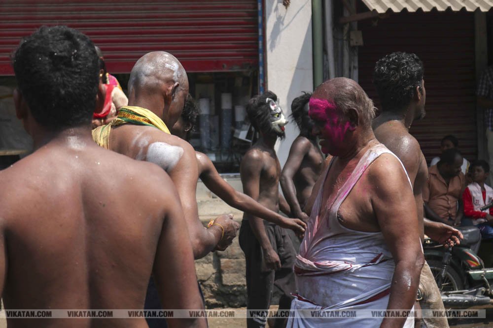 பவானி செல்லியாண்டியம்மன் மாசி திருவிழா சேற்று வேசம்! பவானி செல்லியாண்டியம்மன் மாசி திருவிழா சேற்று வேசம்!