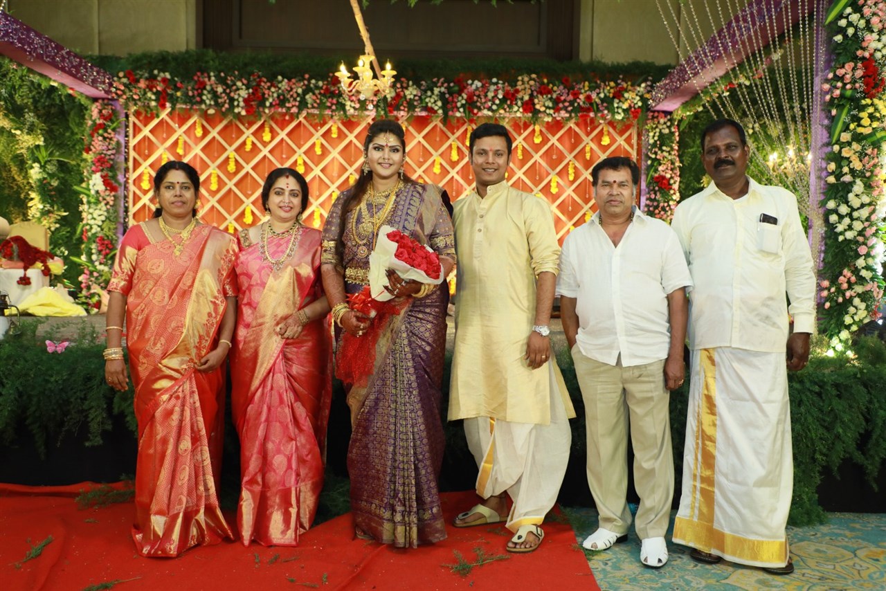 நடிகர் பார்த்திபன்-சீதா தம்பதியின் மூத்த மகள் அபிநயாவின் திருமண ஸ்டில்ஸ் நடிகர் பார்த்திபன்-சீதா தம்பதியின் மூத்த மகள் அபிநயாவின் திருமண ஸ்டில்ஸ்