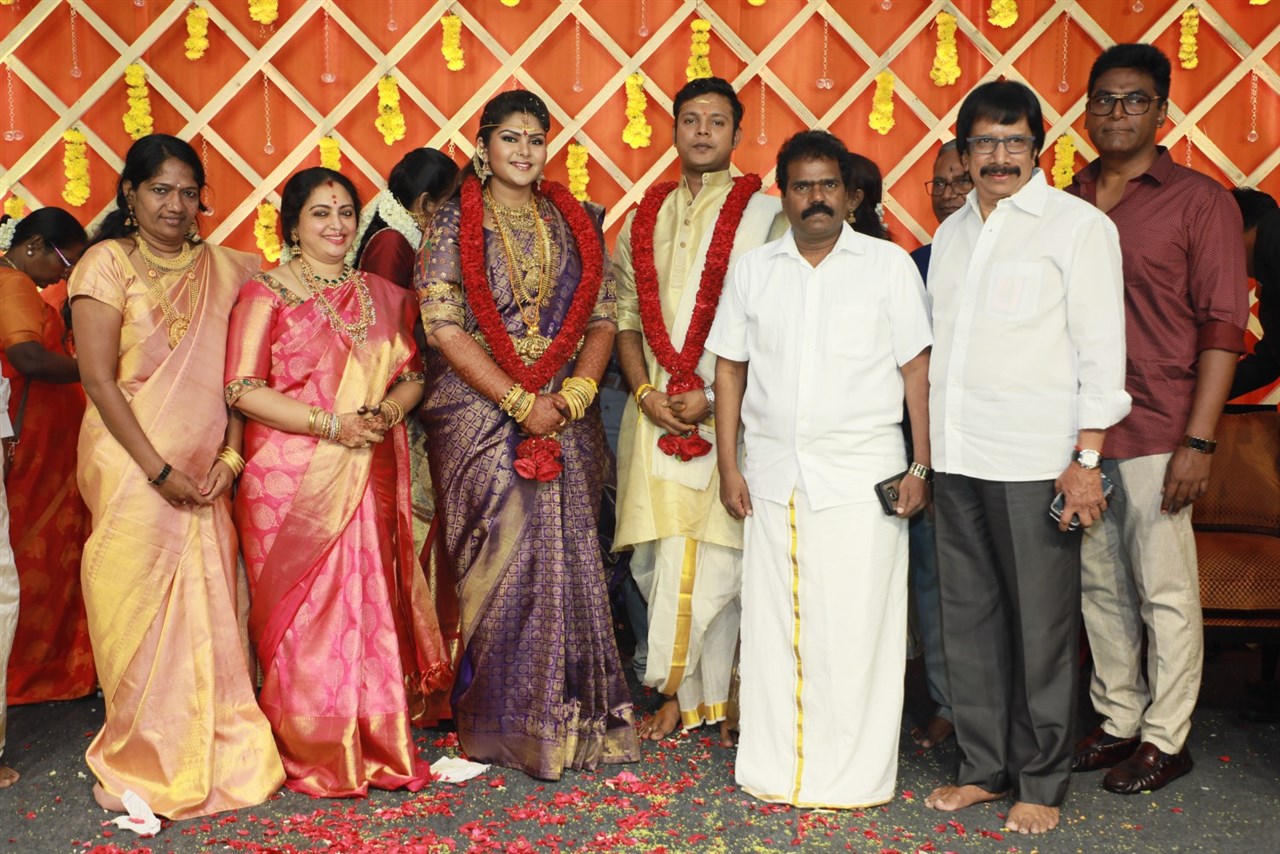 நடிகர் பார்த்திபன்-சீதா தம்பதியின் மூத்த மகள் அபிநயாவின் திருமண ஸ்டில்ஸ் நடிகர் பார்த்திபன்-சீதா தம்பதியின் மூத்த மகள் அபிநயாவின் திருமண ஸ்டில்ஸ்