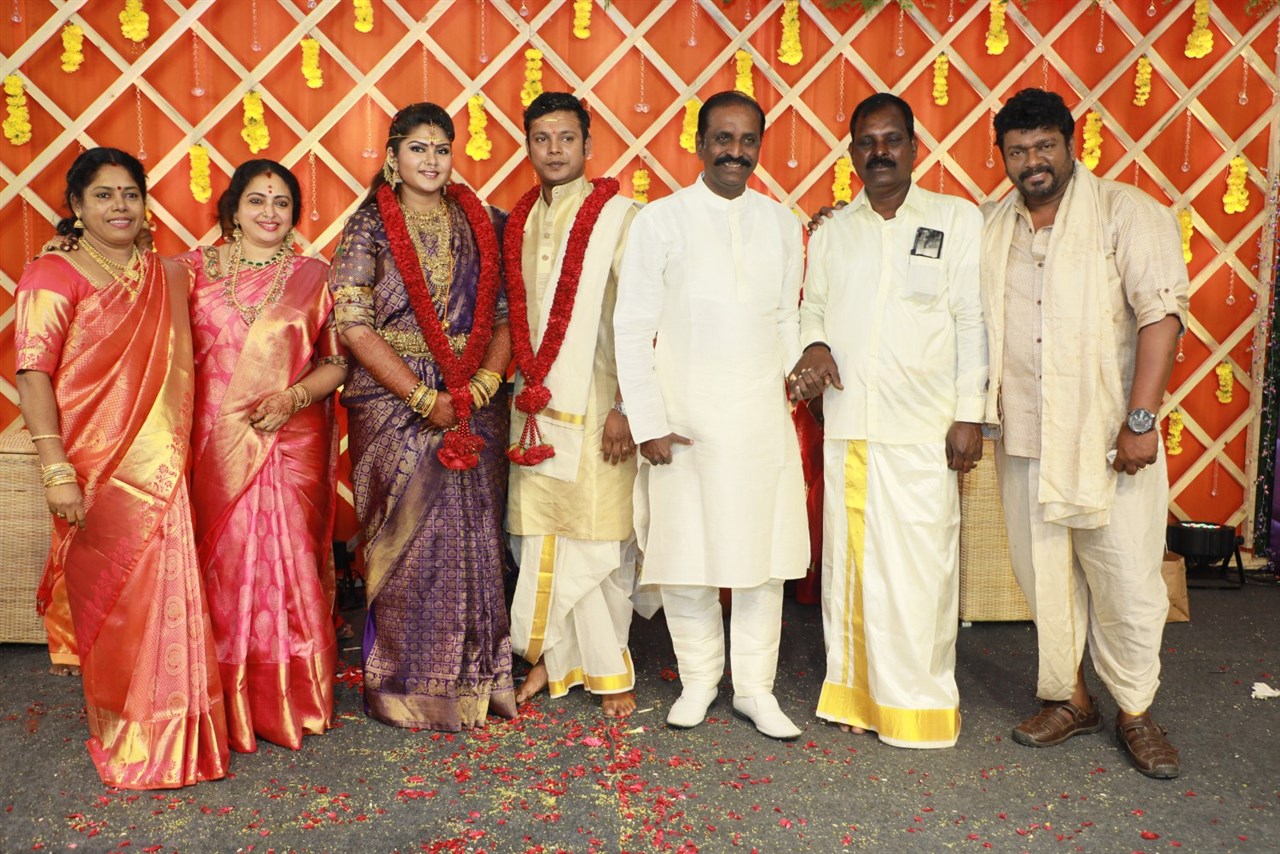 நடிகர் பார்த்திபன்-சீதா தம்பதியின் மூத்த மகள் அபிநயாவின் திருமண ஸ்டில்ஸ் நடிகர் பார்த்திபன்-சீதா தம்பதியின் மூத்த மகள் அபிநயாவின் திருமண ஸ்டில்ஸ்
