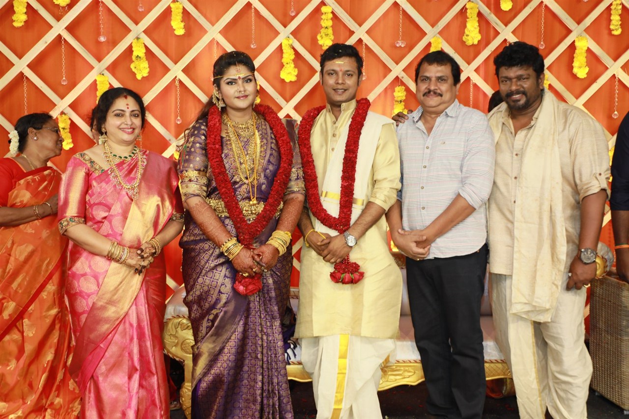 நடிகர் பார்த்திபன்-சீதா தம்பதியின் மூத்த மகள் அபிநயாவின் திருமண ஸ்டில்ஸ் நடிகர் பார்த்திபன்-சீதா தம்பதியின் மூத்த மகள் அபிநயாவின் திருமண ஸ்டில்ஸ்