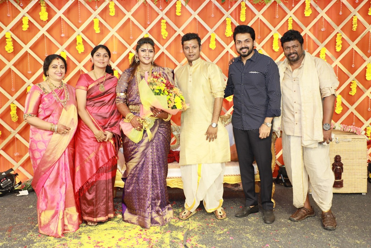 நடிகர் பார்த்திபன்-சீதா தம்பதியின் மூத்த மகள் அபிநயாவின் திருமண ஸ்டில்ஸ் நடிகர் பார்த்திபன்-சீதா தம்பதியின் மூத்த மகள் அபிநயாவின் திருமண ஸ்டில்ஸ்
