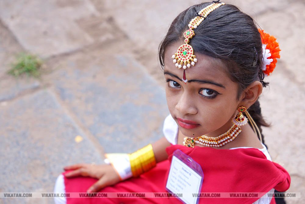 சிதம்பரம் நடராஜர் கோயிலில் மகா சிவராத்திரியை முன்னிட்டு ஒரே நேரத்தில் 7500 பேர் நடனமாடி கின்னஸ் சாதனை படைத்த பரத கலைஞர்கள்! சிதம்பரம் நடராஜர் கோயிலில் மகா சிவராத்திரியை முன்னிட்டு ஒரே நேரத்தில் 7500 பேர் நடனமாடி கின்னஸ் சாதனை படைத்த பரத கலைஞர்கள்!