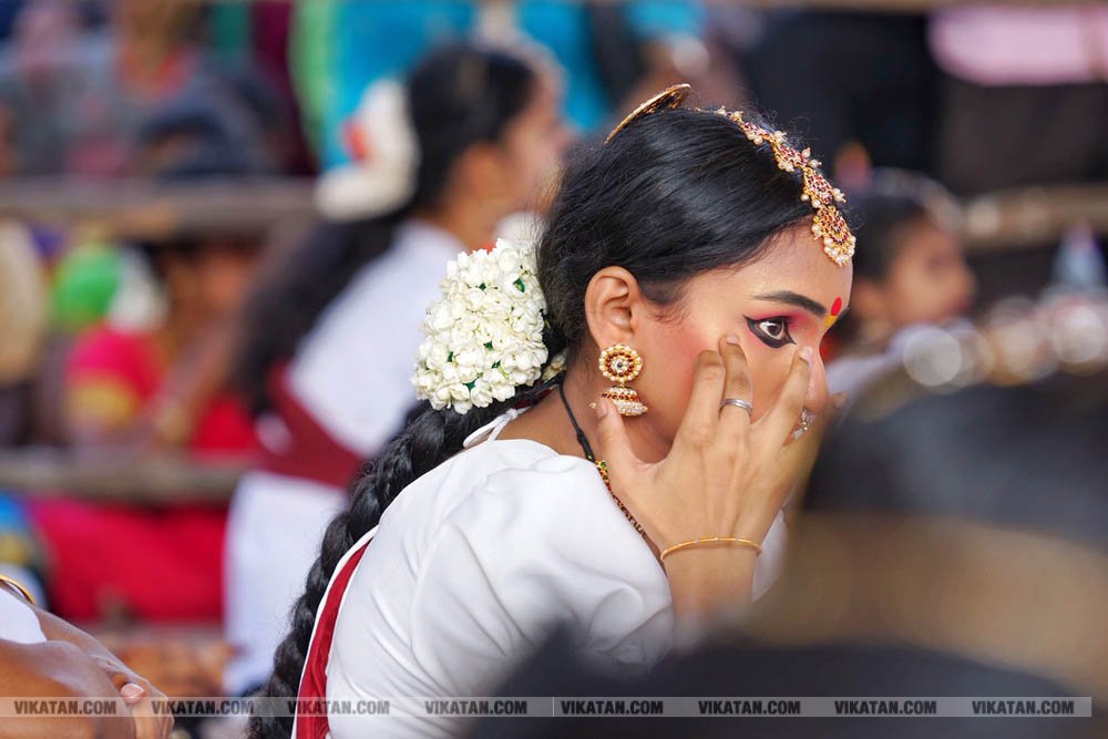 சிதம்பரம் நடராஜர் கோயிலில் மகா சிவராத்திரியை முன்னிட்டு ஒரே நேரத்தில் 7500 பேர் நடனமாடி கின்னஸ் சாதனை படைத்த பரத கலைஞர்கள்! சிதம்பரம் நடராஜர் கோயிலில் மகா சிவராத்திரியை முன்னிட்டு ஒரே நேரத்தில் 7500 பேர் நடனமாடி கின்னஸ் சாதனை படைத்த பரத கலைஞர்கள்!