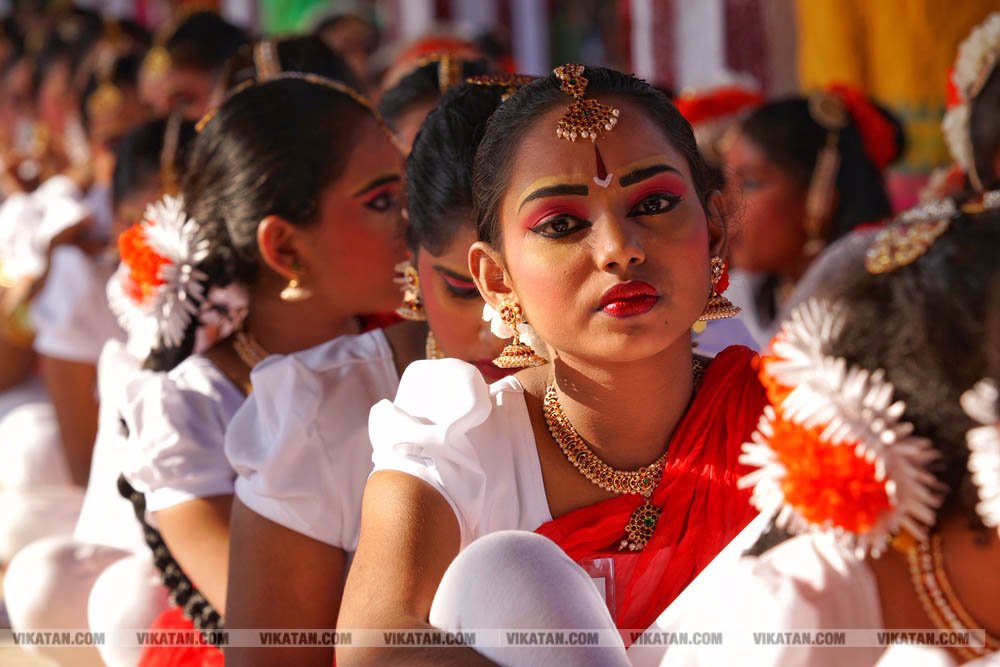 சிதம்பரம் நடராஜர் கோயிலில் மகா சிவராத்திரியை முன்னிட்டு ஒரே நேரத்தில் 7500 பேர் நடனமாடி கின்னஸ் சாதனை படைத்த பரத கலைஞர்கள்! சிதம்பரம் நடராஜர் கோயிலில் மகா சிவராத்திரியை முன்னிட்டு ஒரே நேரத்தில் 7500 பேர் நடனமாடி கின்னஸ் சாதனை படைத்த பரத கலைஞர்கள்!